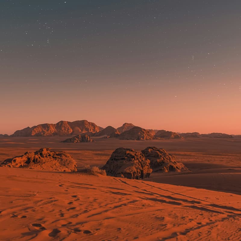 Cover Image for Building the Future: On Mars & Beyond