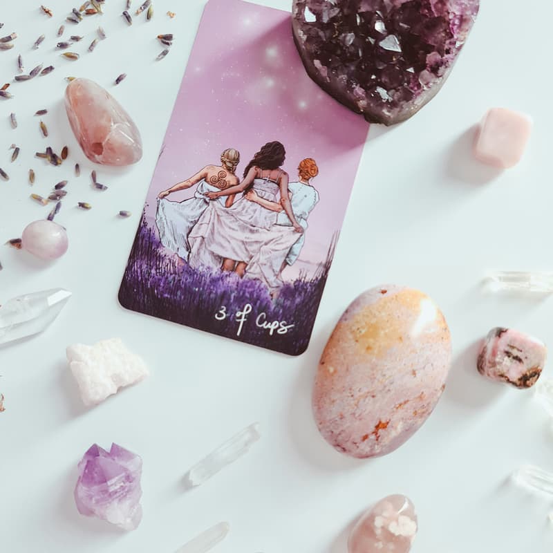 Cover Image for Tarot & Chill 🌙