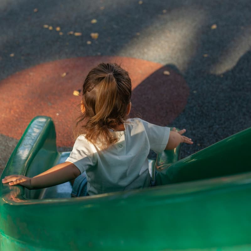 Cover Image for Bilingual Bebes: Park & Play + Book Lending