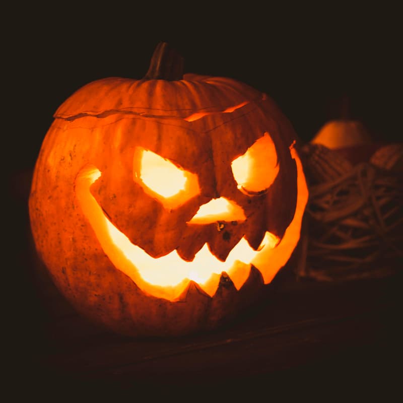 Cover Image for Halloween pumpkin carving and spooky cake making