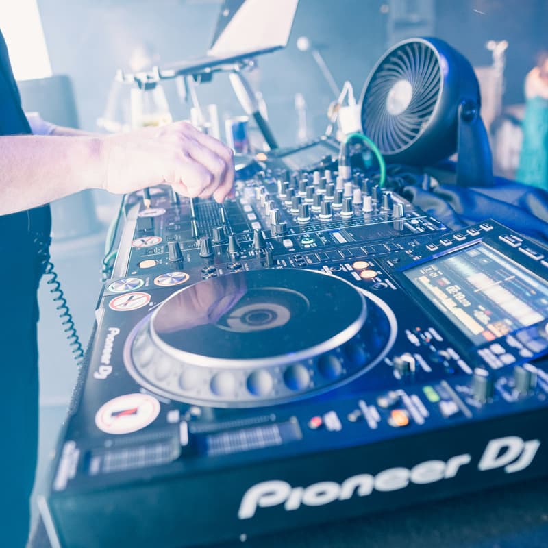 Cover Image for DJ Masterclass: Play, Mix & Have Fun