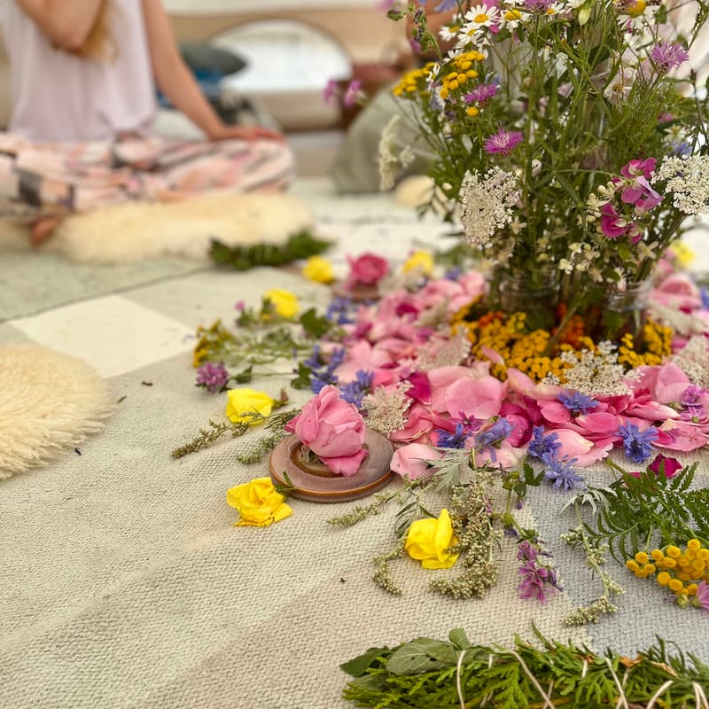 Cover Image for Somatic Play & Reiki Women's Circle