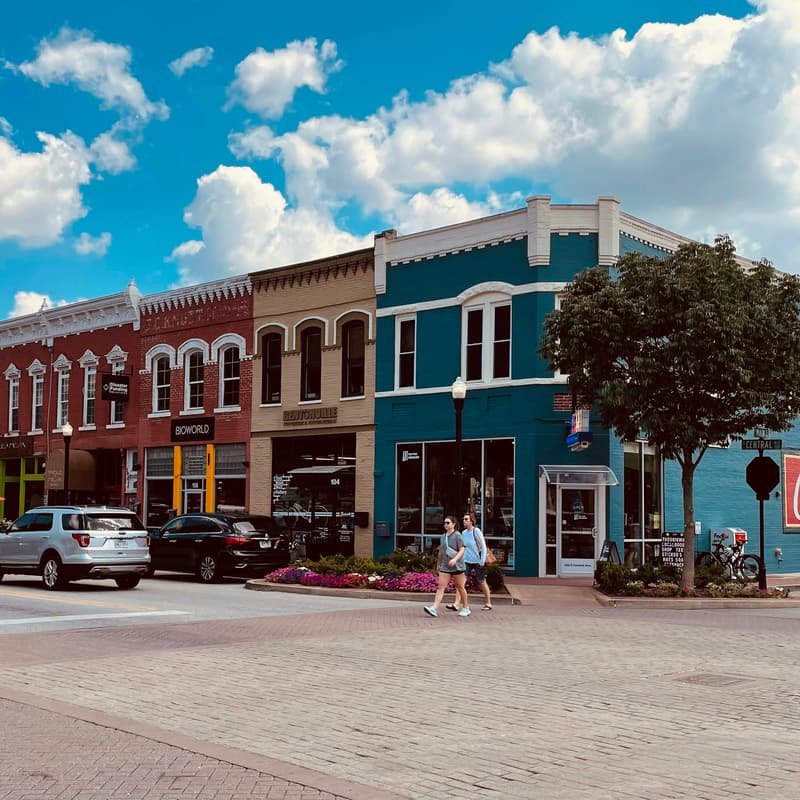 Cover Image for Bus to Bentonville