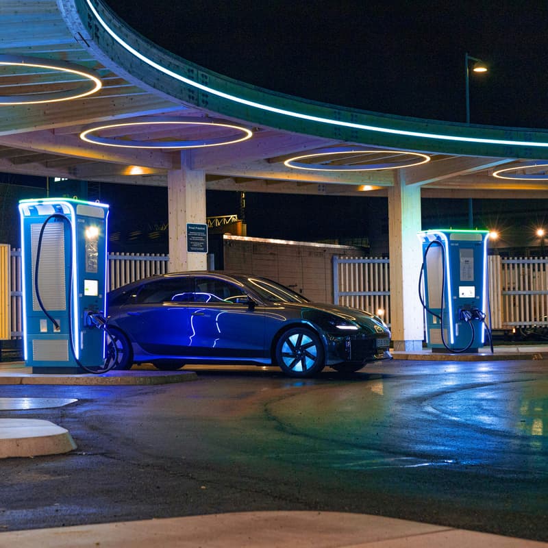 Cover Image for Maxperr Private Social - Ahead of EV Rush in Canada Vol 02