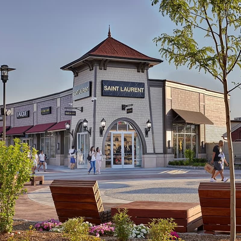 Cover Image for Woodbury Commons Outlet Shopping Trip
