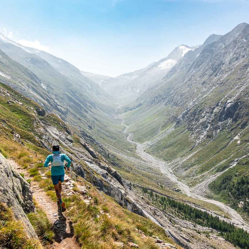 Cover Image for From a banking career to running 400km races. The journey of Theo Brikas.