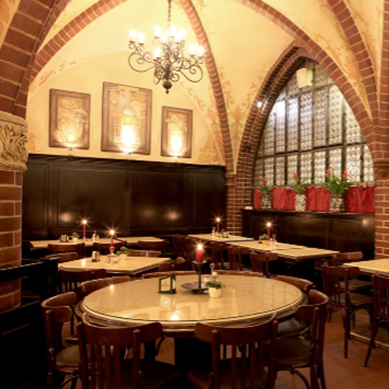 Cover Image for September Fulbright Alumni Stammtisch – Zur Gerichtslaube [THU, 24.09 at 06:30pm]