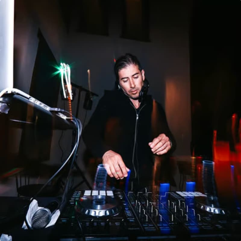 Cover Image for Late Night w/ Oliver Knight
