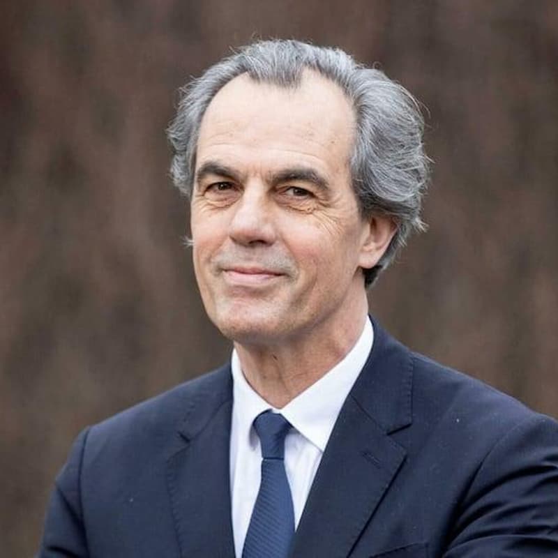Cover Image for Philippe Dessertine inaugure le cercle de dirigeants Bizness Excellence en Bourgogne