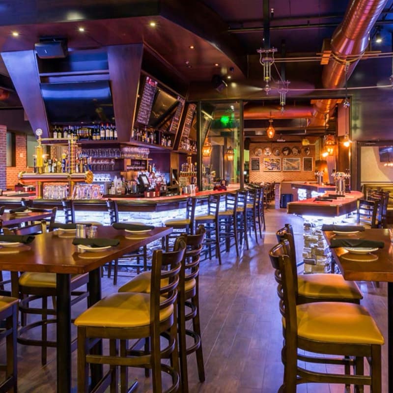 Cover Image for Internations Chill Friday Night At Batch GastroPub Brickell 🎶🍻Live music