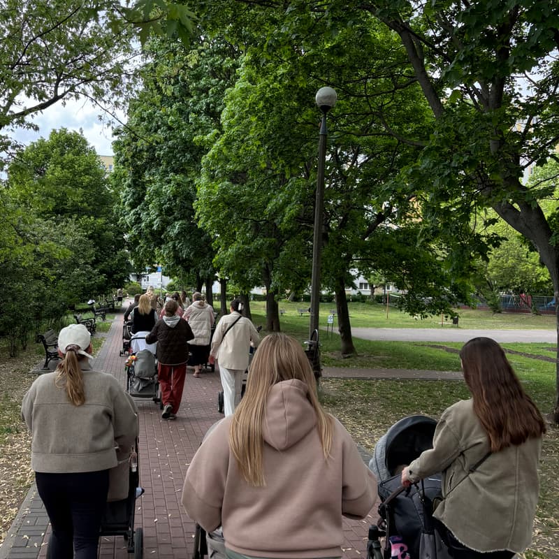 Cover Image for 06.08 Cool Moms Club: Piknik, spacer i kawka ☕️(Warszawa)