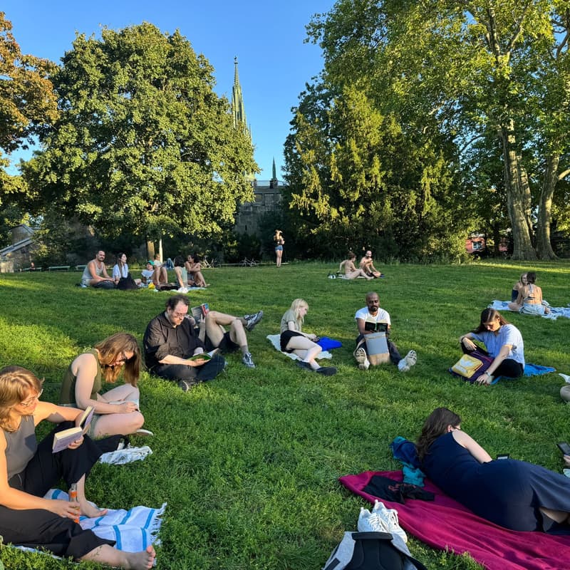 Cover Image for Silent Book Club Session n. 41 - Viktoriapark!