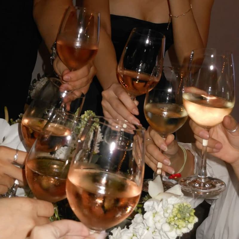 Cover Image for Noche Creativa 🍷🎨💌 · Especial Día del Amigo