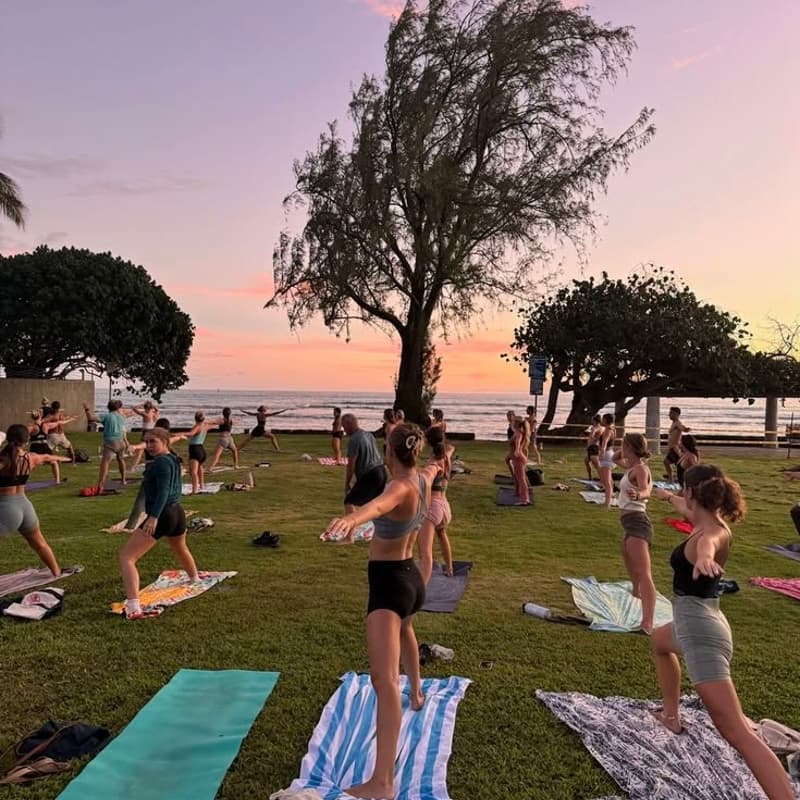 Cover Image for Sunset Bier Yoga im Olympiapark🧘♀️🌅🍻