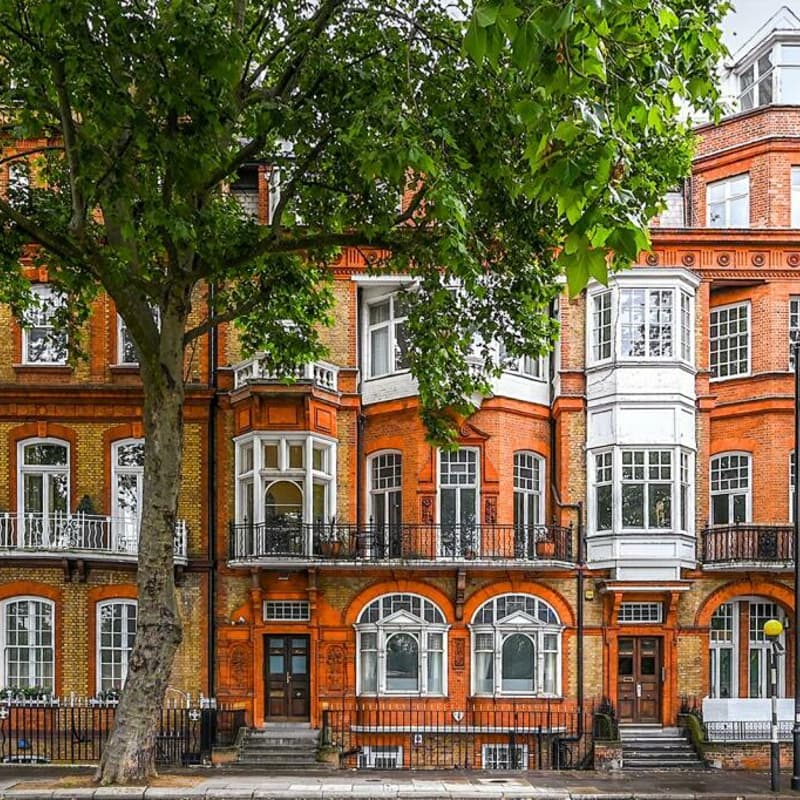 Cover Image for đď¸Offline Women Explore Pretty London: Chelsea