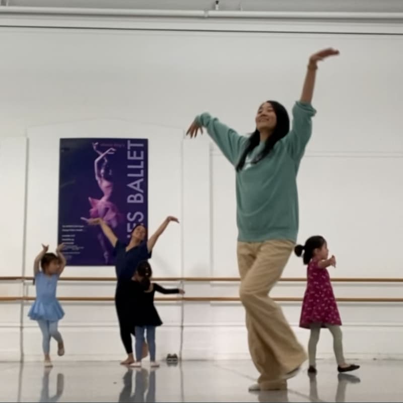 Cover Image for Parents & Pals Pop-Up Movement Class