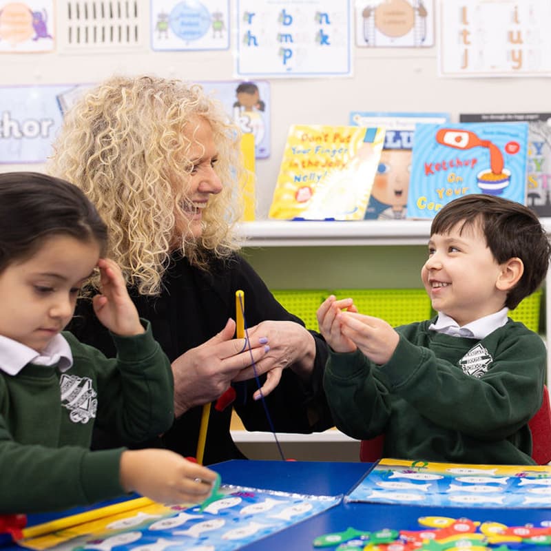 Cover Image for The JJ Club x Parkgate House School | Stay, Play + Learn - ART morning.