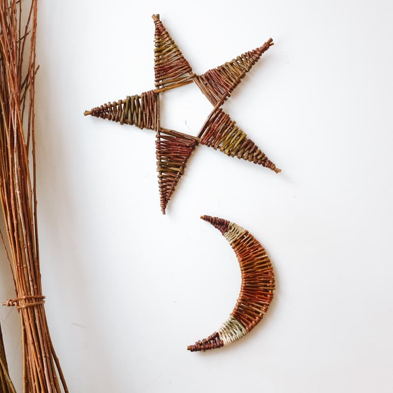 Cover Image for Weaving Moons & Stars