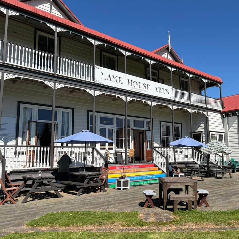Cover Image for Café co-working @ The Lake House