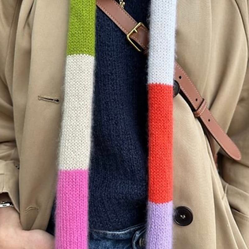 Cover Image for Tiny threads: a skinny scarf for warmer days