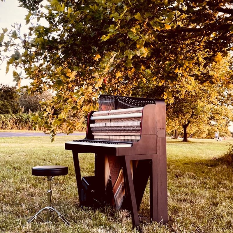 Cover Image for a piano that paints -- Bottled Time :01, NYC