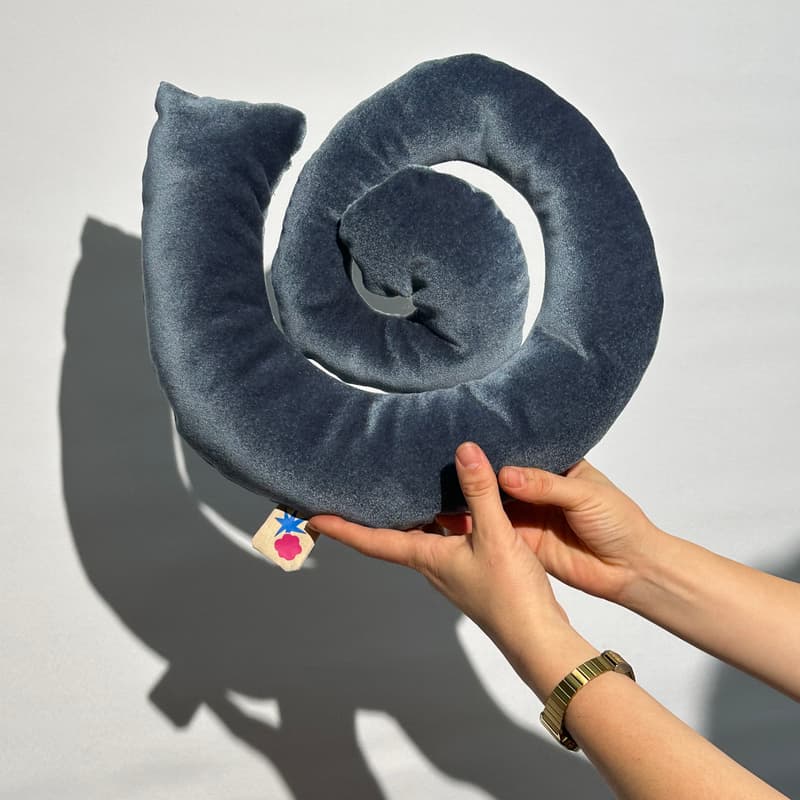 Cover Image for Learn to Make a Sculptural Throw Pillow