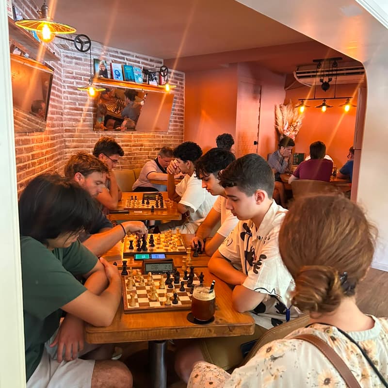 Cover Image for Chess & Drinks Meetup at Bar 64