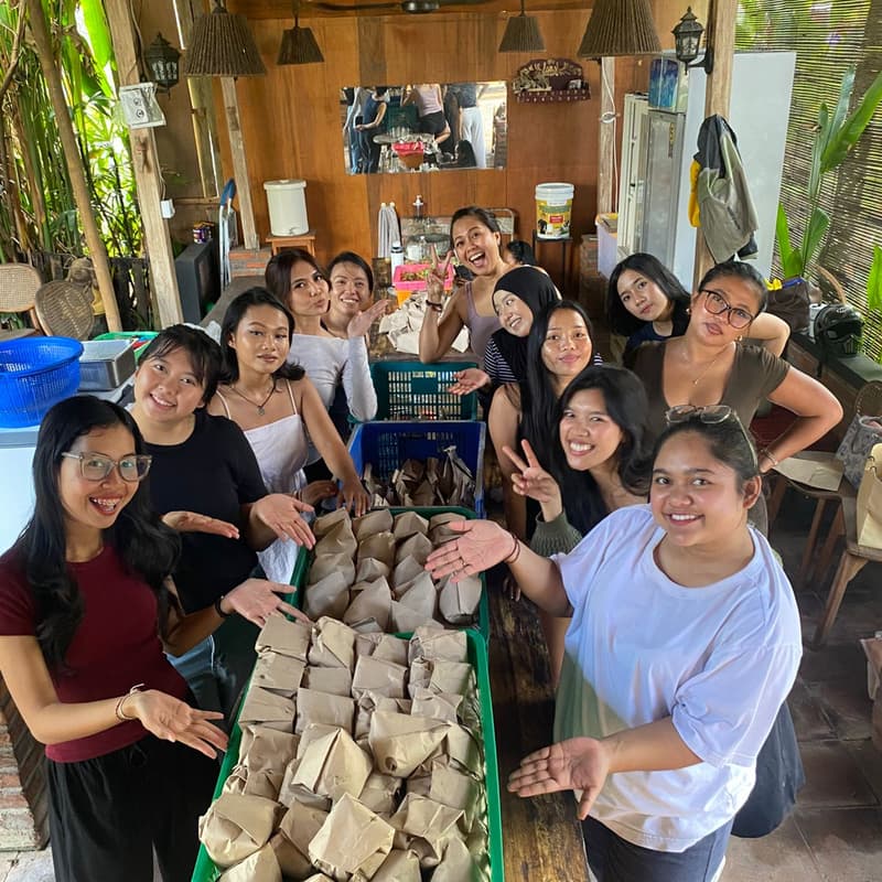 Cover Image for Volunteer & Cooking Community