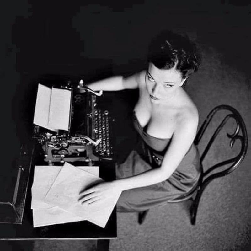 Cover Image for The Love Letter - A Tuesday Evening at the Typewriter