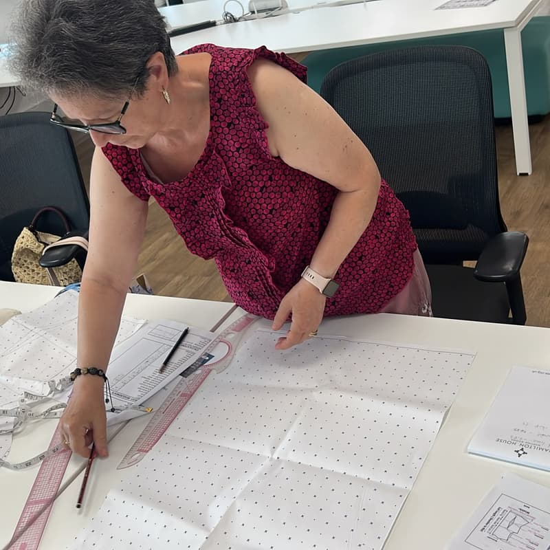 Cover Image for Pattern Making: An Introduction to Drafting and Sewing