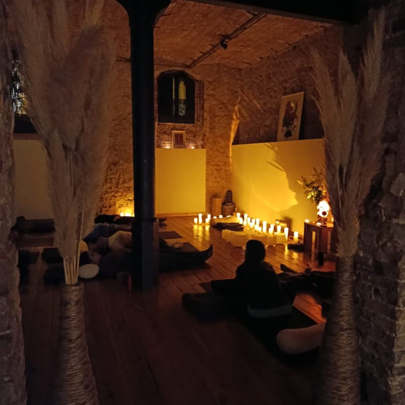 Cover Image for Candle Light Yin Yoga+ sound bath