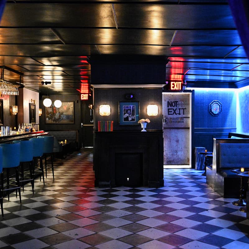 Cover Image for Blind Barber - NYC Backgammon Club with Better in Person