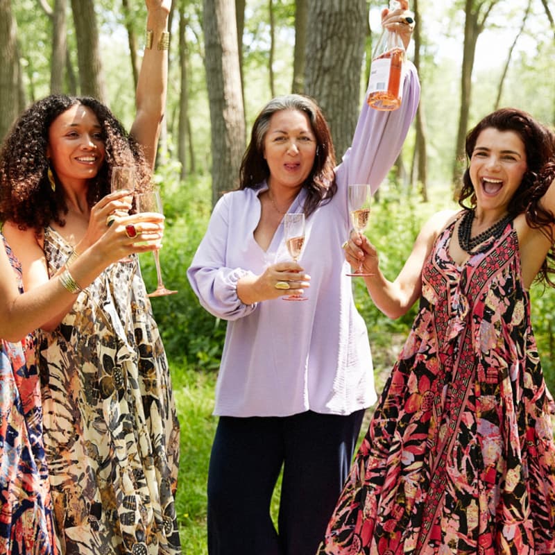 Cover Image for When a Woman Rises – Why Female Founders are the Future
