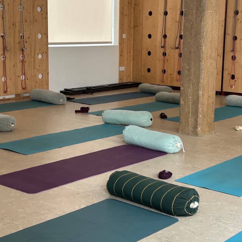 Cover Image for yoga class <3