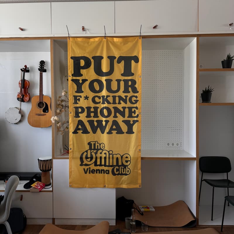 Cover Image for Offline Reading Party in a Hotel
