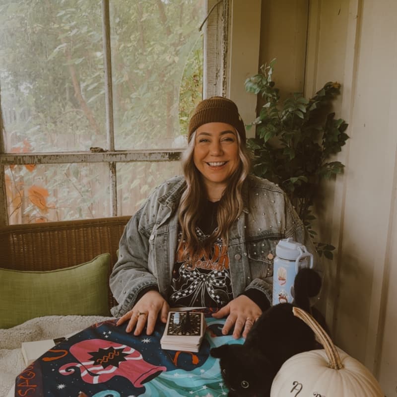 Cover Image for Tarot Reading Pop-Up with A Medium Named Bri 🔮