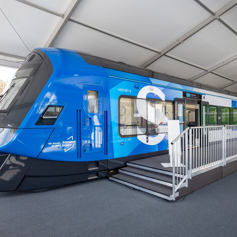 Cover Image for Führung im Neufahrzeug S-Bahn München und Fahrt am Fahr-Simulator