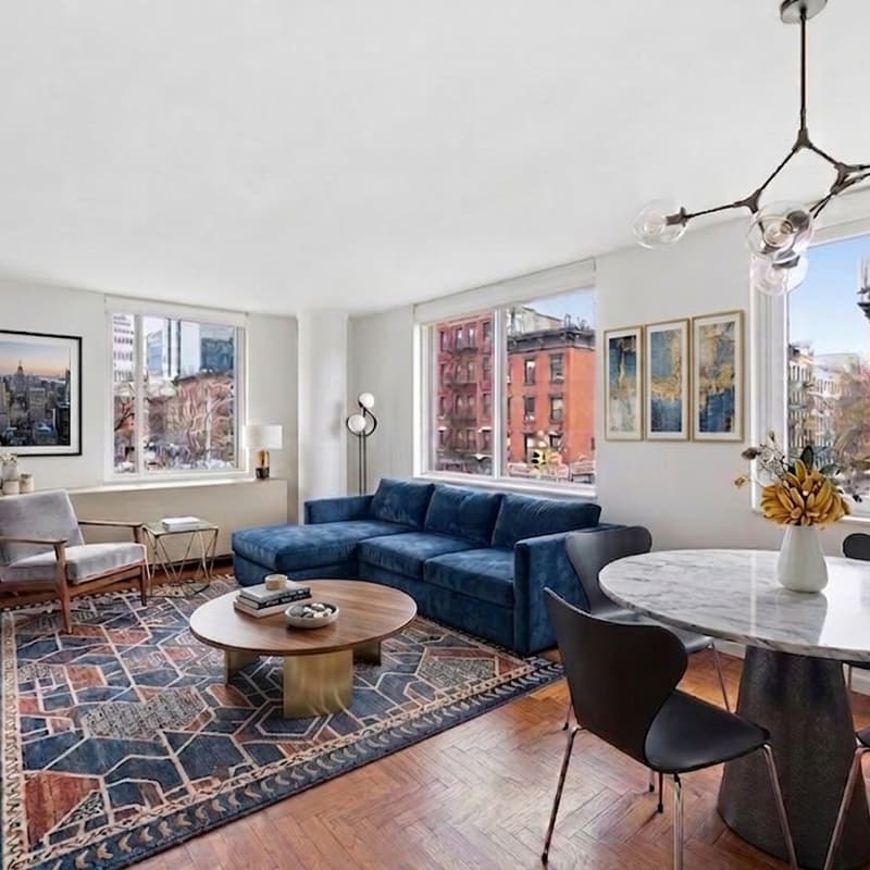 Cover Image for 393 West 49th Street, #2G