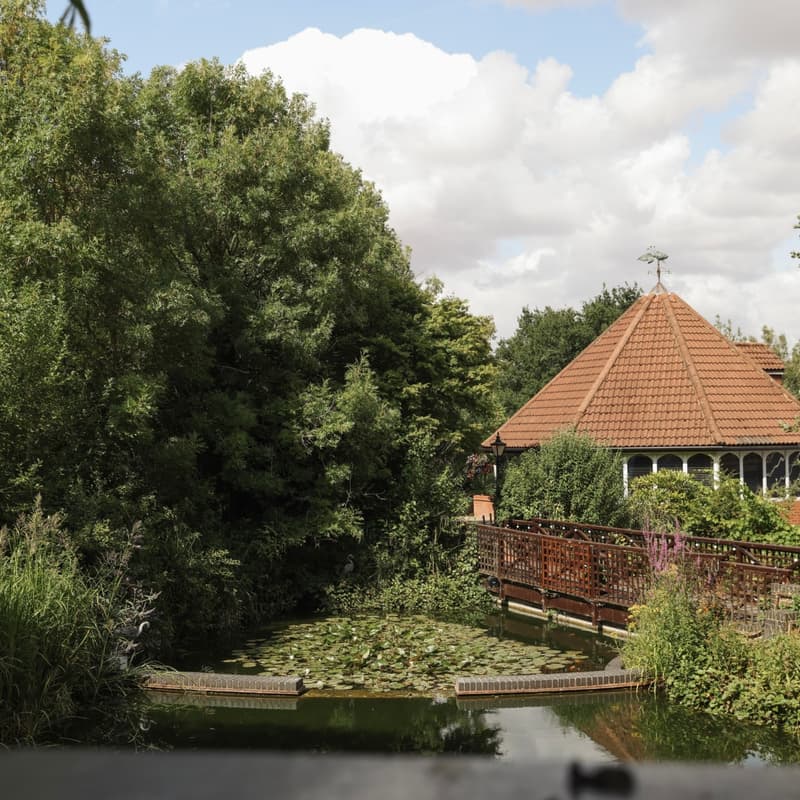 Cover Image for Overnight Stay, Sip and Paint & Spa Access at Donnington & Co