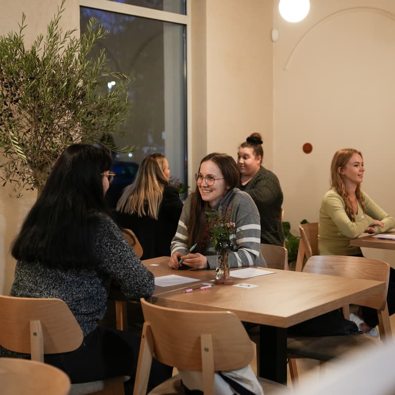 Cover Image for 2.11 Speed Friending - girls only (Wrocław)
