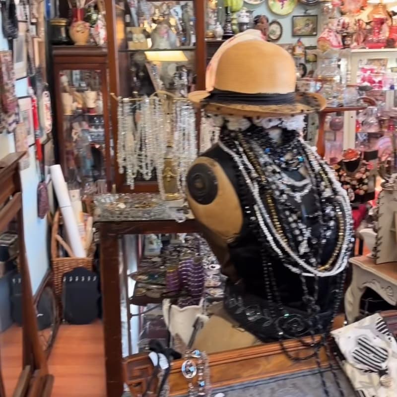 Cover Image for Vintage, Jewelry & Style