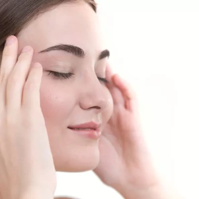 Cover Image for Je m'offre un moment de douceur avec l'automassage et le massage du visage au pinceau