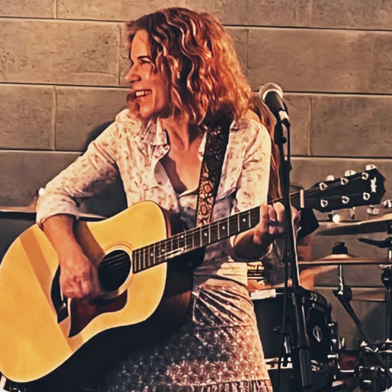 Cover Image for Live Music w/ Amanda Pearcy
