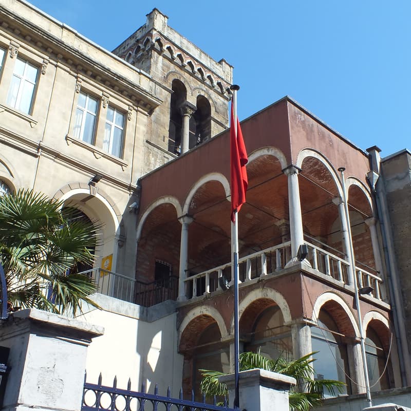 Cover Image for Saint Benoit Fransız Lisesi