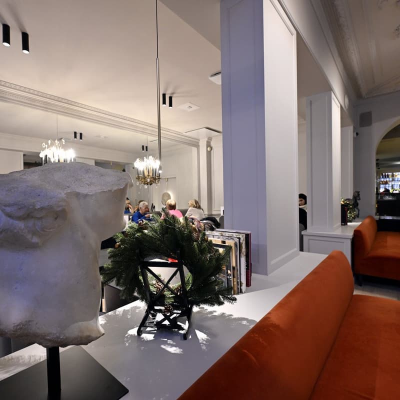 Image de couverture pour Petit Dej Au café Du Commerce