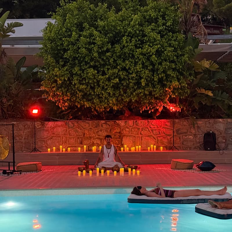 Cover Image for Sound Healing en el agua con Roberto Regal