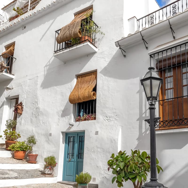 Cover Image for 🇪🇸 Dreaming of Spain? What You Should Know Before Buying Property