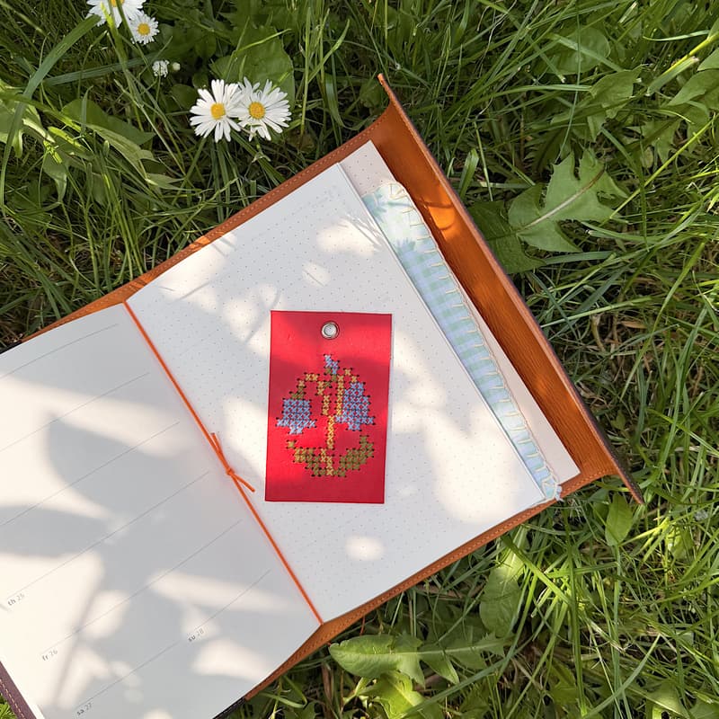 Cover Image for DIY leather bookmarks