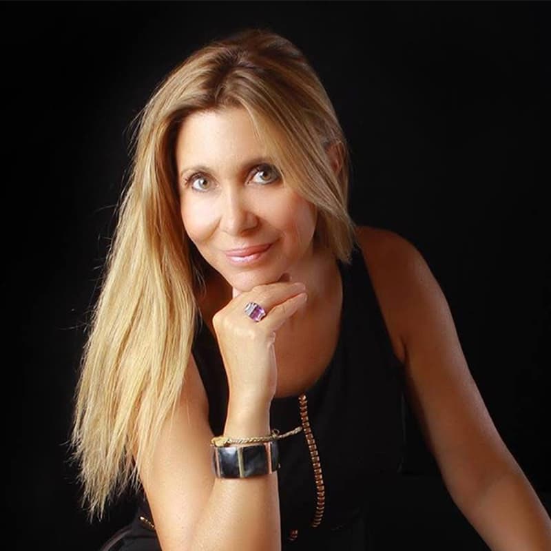 Cover Image for Reinvención, Empoderamiento Femenino y Viajes con Sentido: Anita Córdova