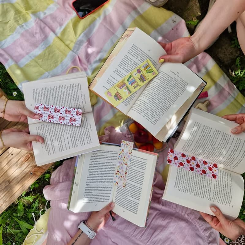 Cover Image for Book Club Meeting